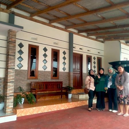 Cellino Homestay Probolinggo Exterior foto